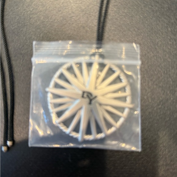 David Yurman Holiday Ornament - Picture 2 of 3